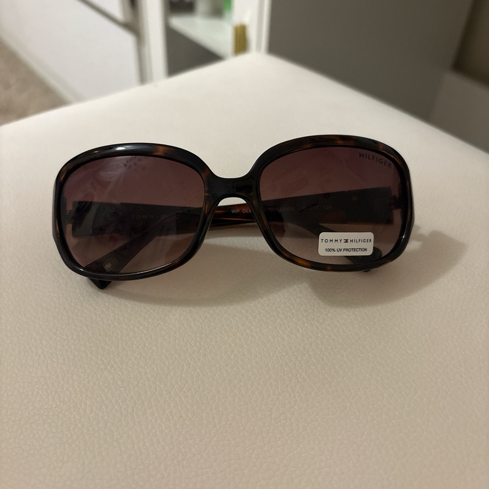 Tommy Hilfiger Women's Tortoiseshell Sunglasses with Brown Lenses